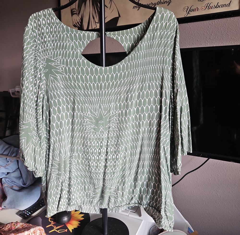 Manuhealii Sage Green and White Patterned Tunic Top